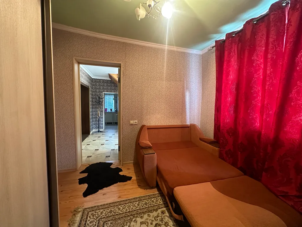 Частный дом с беседкой