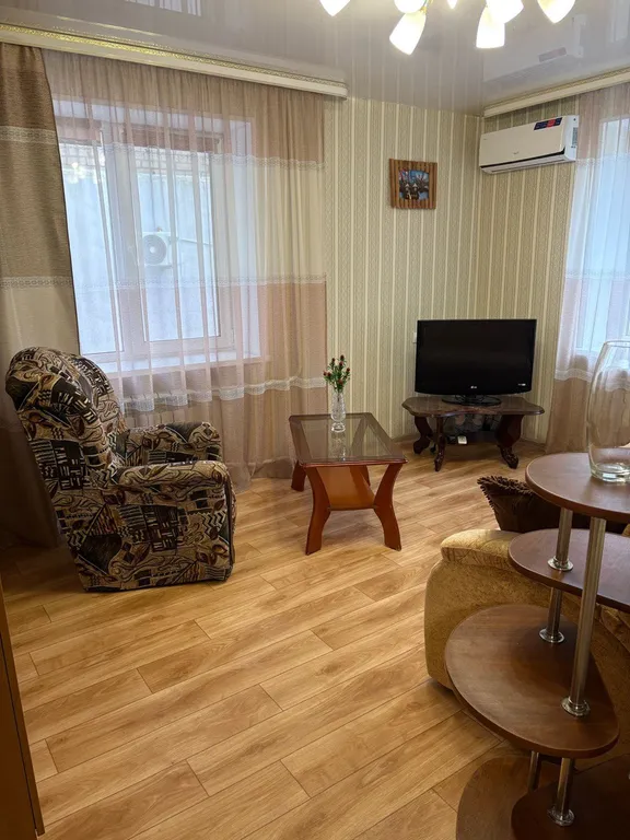 У моря в тишине двухкомнатная квартирка