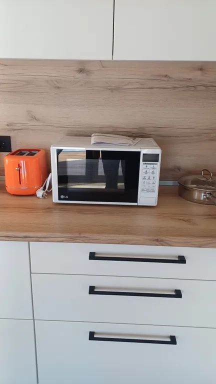 Коттедж Дом с видом на озеро и фруктовый сад — Луга