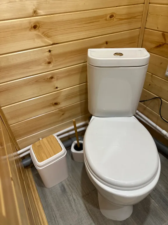 Уютный домик в древних липах