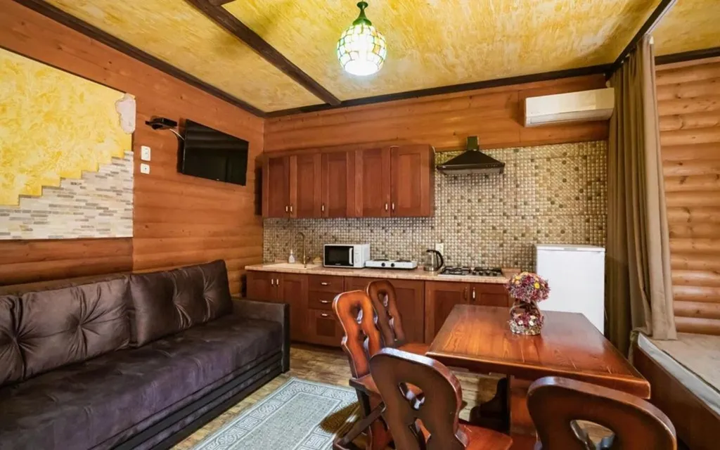 Коттедж с кухней