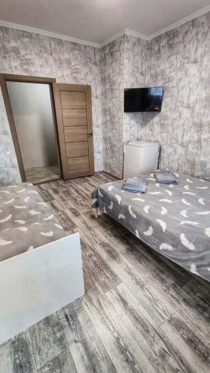 Двухкомнатной номер с удобствами, балконом и большим двором