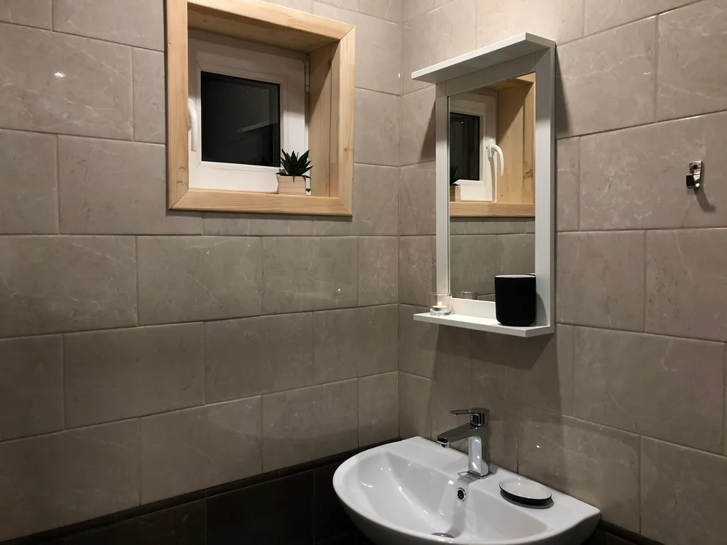 Домик в сосновом бору с видом на горы и лес