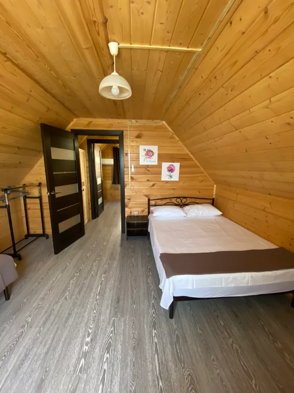 Уютные домики у канала