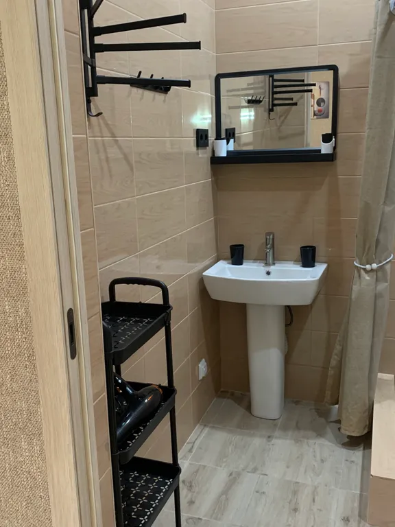 Комфортабельный дом с бассейном с видом на горы