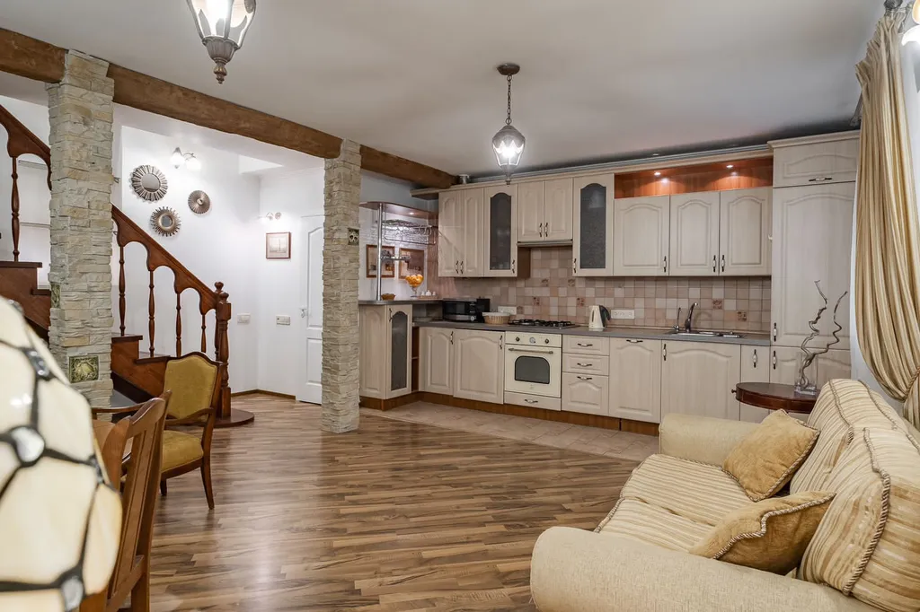 Атмосферная двухуровневая квартира с парковкой у Эрмитажа