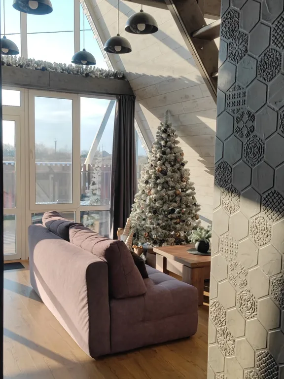 Панорамный домик с теплым бассейном в пяти минутах ходьбы от города