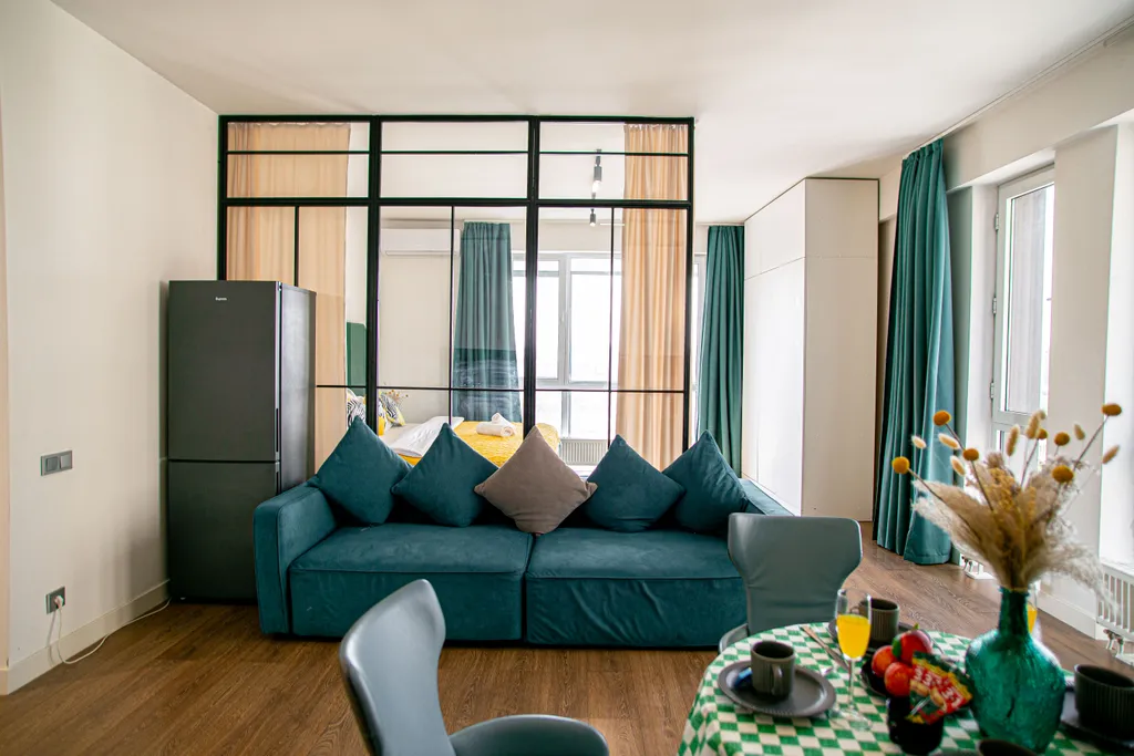 Евротрёшка с двумя спальными зонами рядом с ТРЦ MEGA