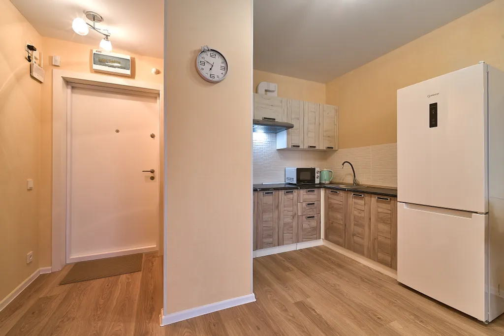 Уютная евродвушка с кроватью и диваном