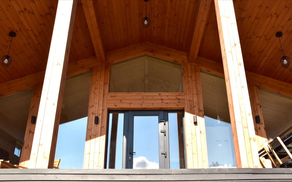 Уютный барнхаус Daсhа Beketovо с панорамными окнами