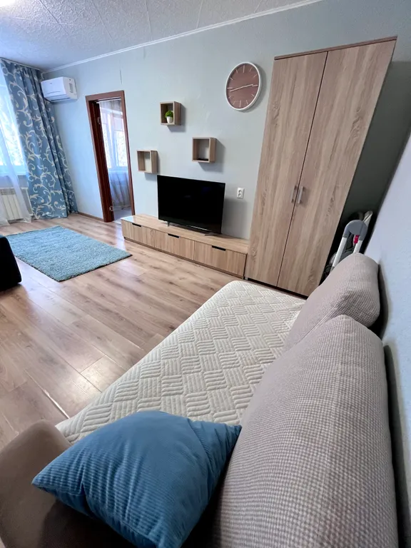 Двухкомнатная квартира около городских прудов