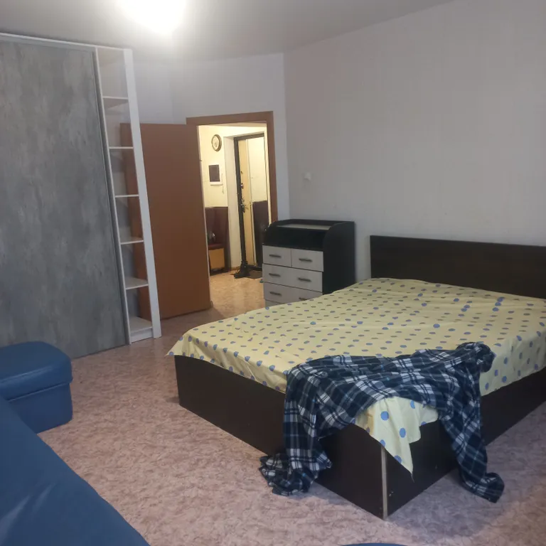 Квартиру на Планете, возле дворца борьбы и ТЦ Планета