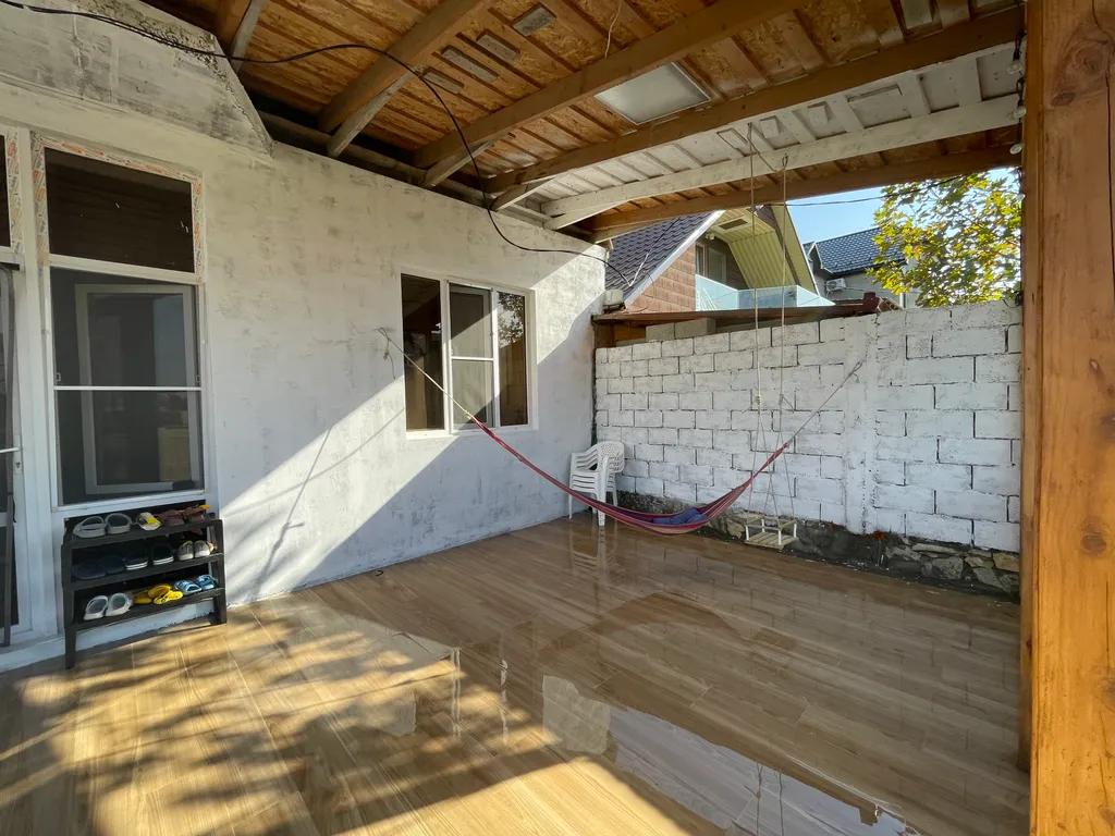 Домик с террасой