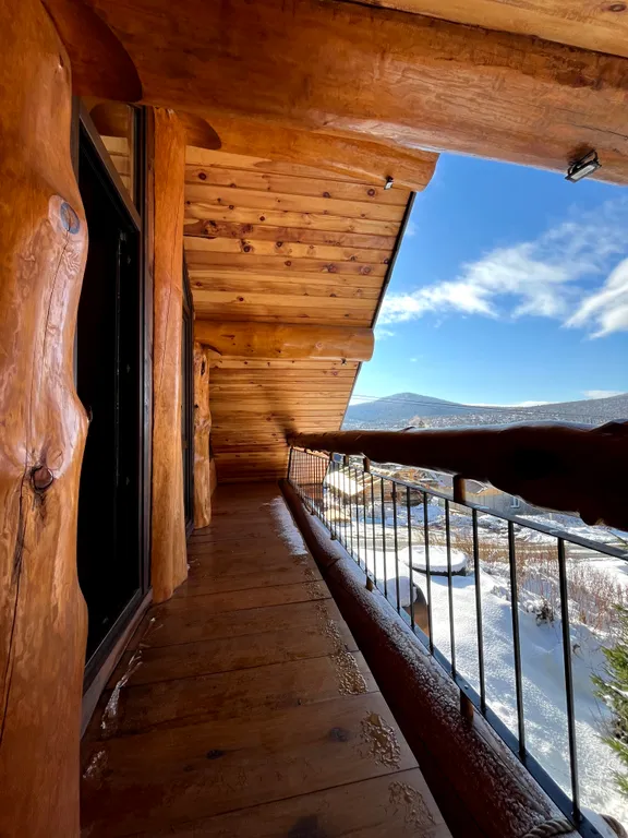 Шикарный дом из бревна