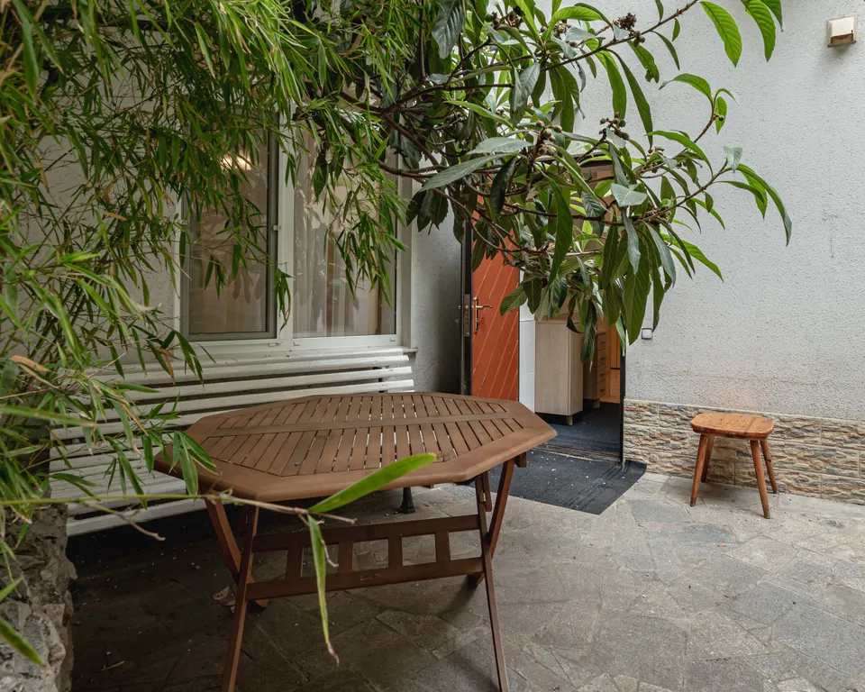 Уютная квартира в центре города со своим двориком