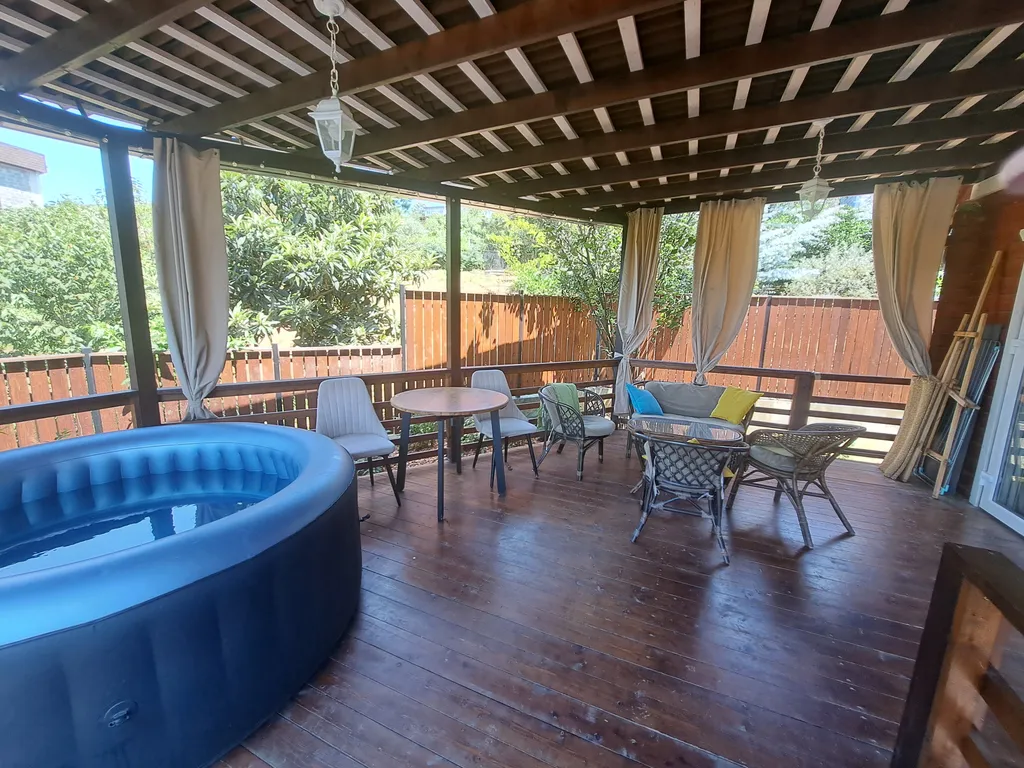 Дом с террасой и мангальной зоной