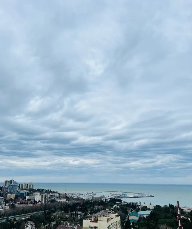 Элитная квартира с видом на море и город