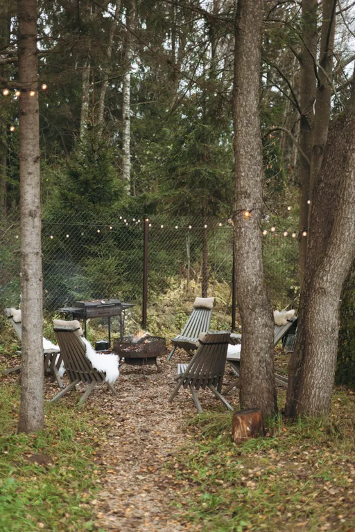 Дом с баней и чаном у воды и леса бохо