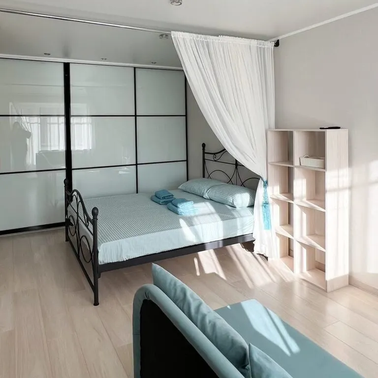 Отличнaя квартирa-студия в историческом цeнтрe горoда