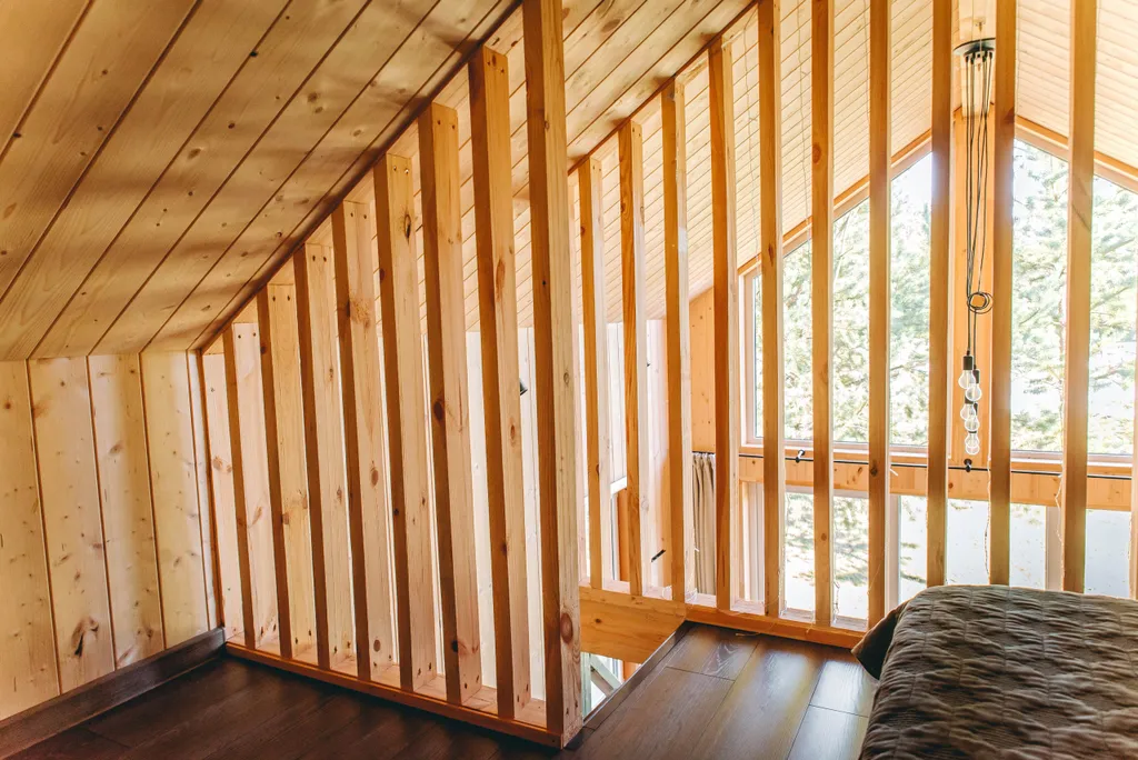 Домик в сосновом бору с баней, бассейном (летом) и беседкой