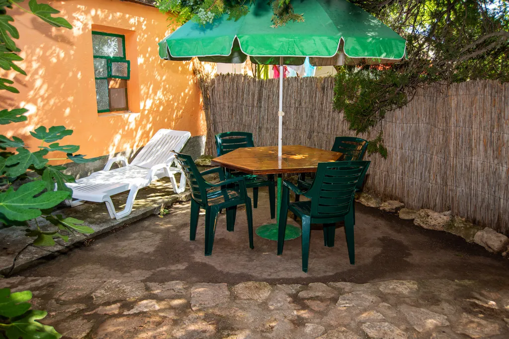 Семейные апартаменты с отдельным уютным двориком