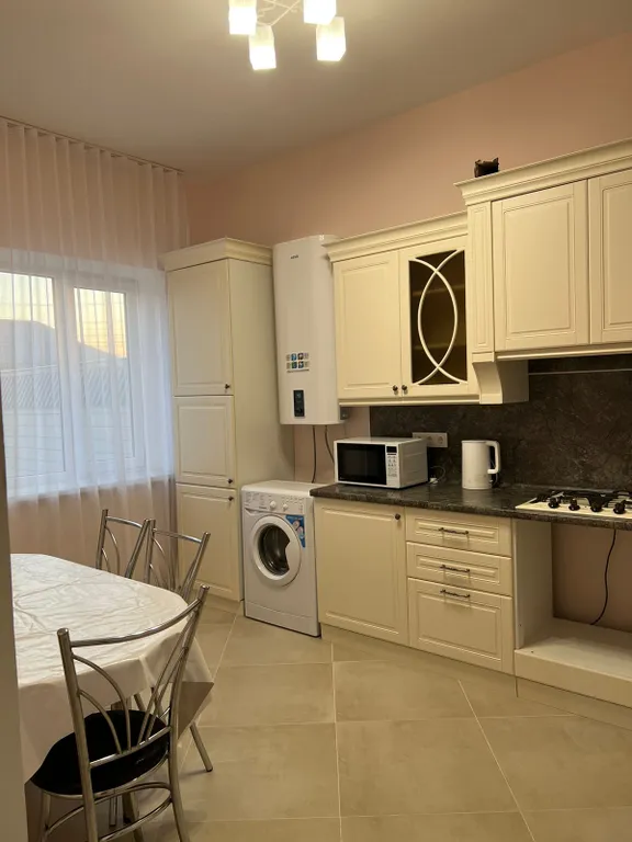 Уютный 2-этажный дом недалеко от моря до 9 гостей.