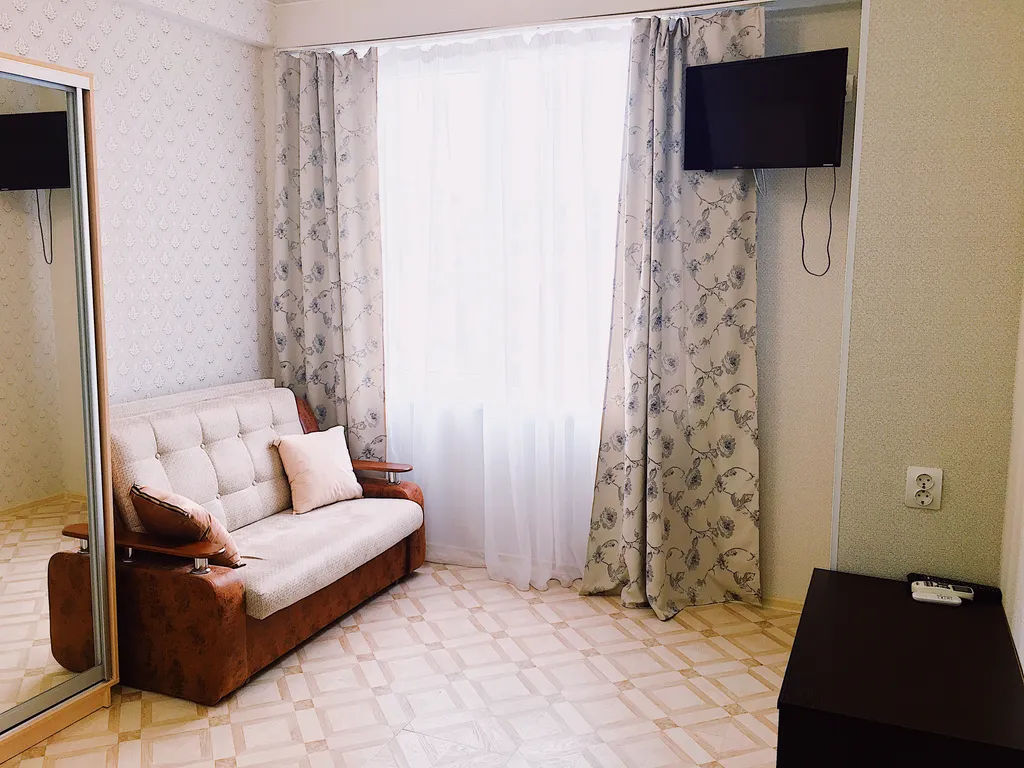 Четырехместная однокомнатная квартира с балконом в центре