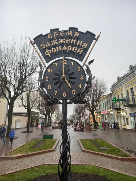 Кондиционер и камин.