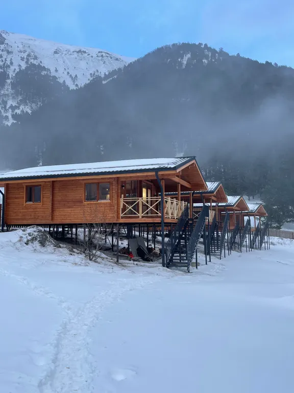 Цей коттеджи с видом на цейские горы