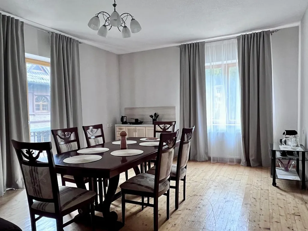 Просторная квартира в особняке гнездо