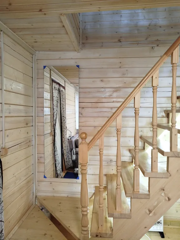 Домик с балконом