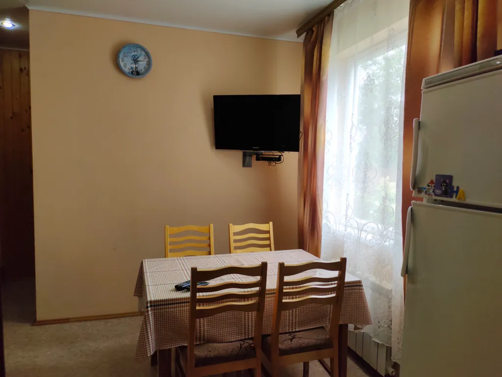 Домик у озера