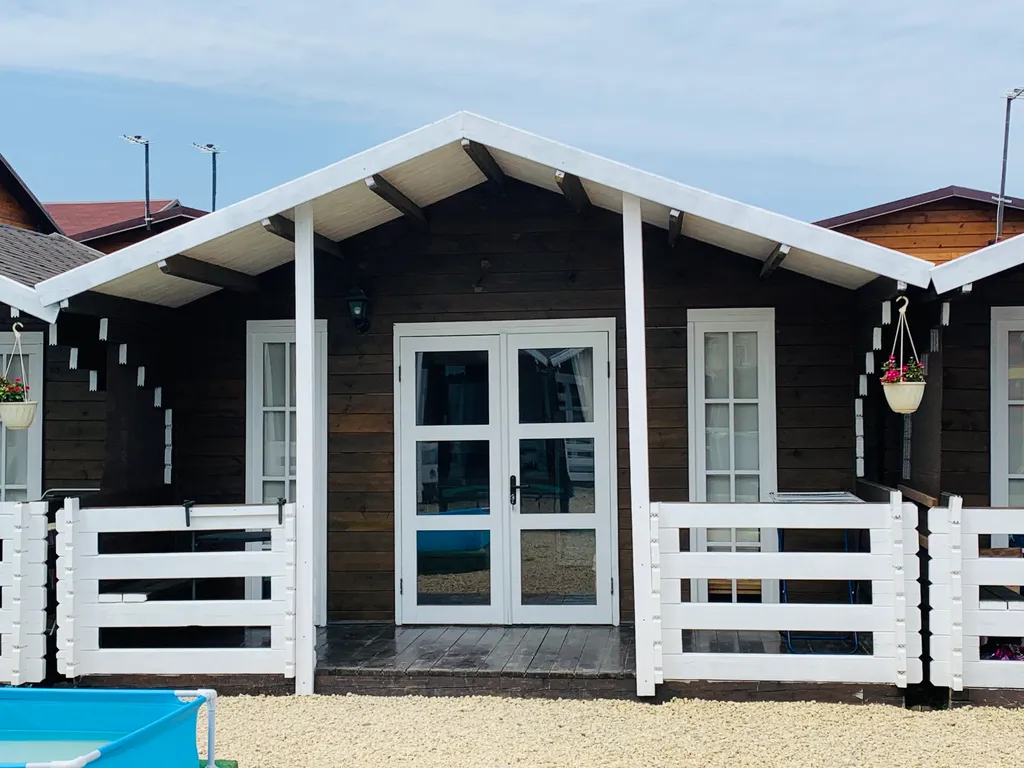 Коттедж Уютные гостевые домики Деревенька — Кучугуры