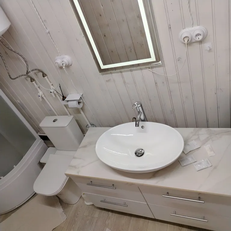 Глубинка Алтая, дом с камином на берегу реки