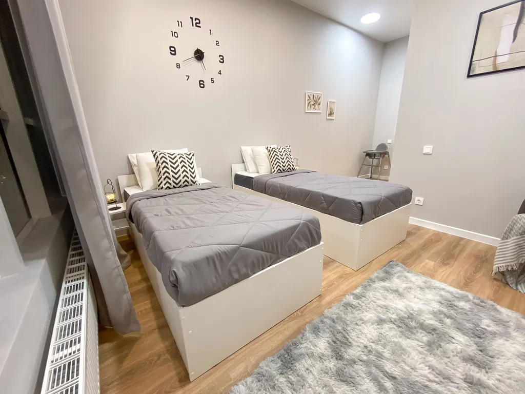 Квартира с большим ТВ у Суворовского училища