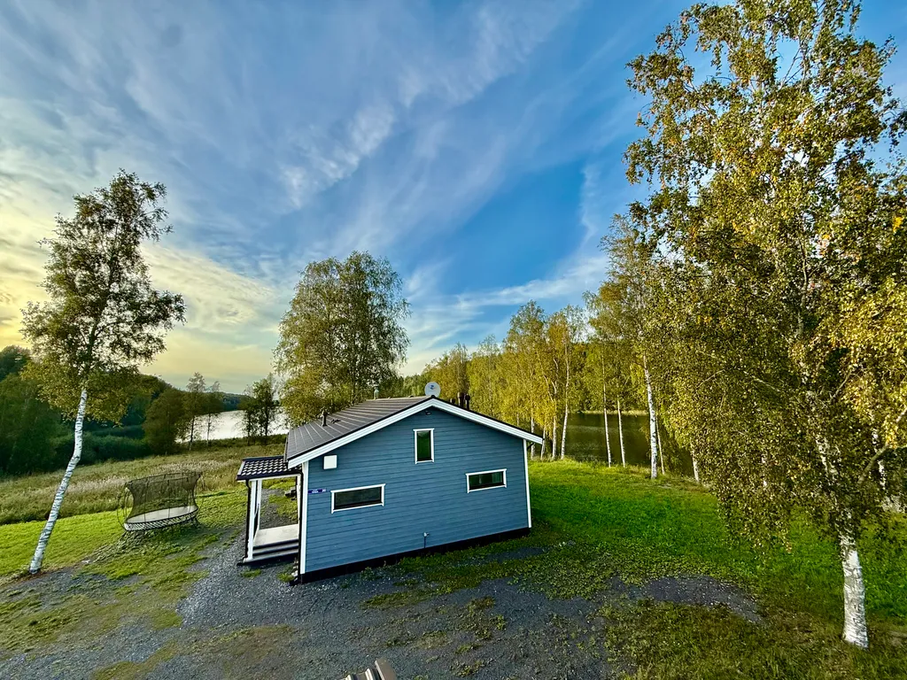 Домик с озером