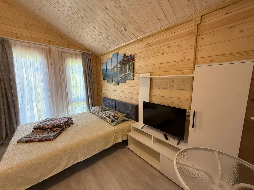 Уютный домик в горах недалеко от моря