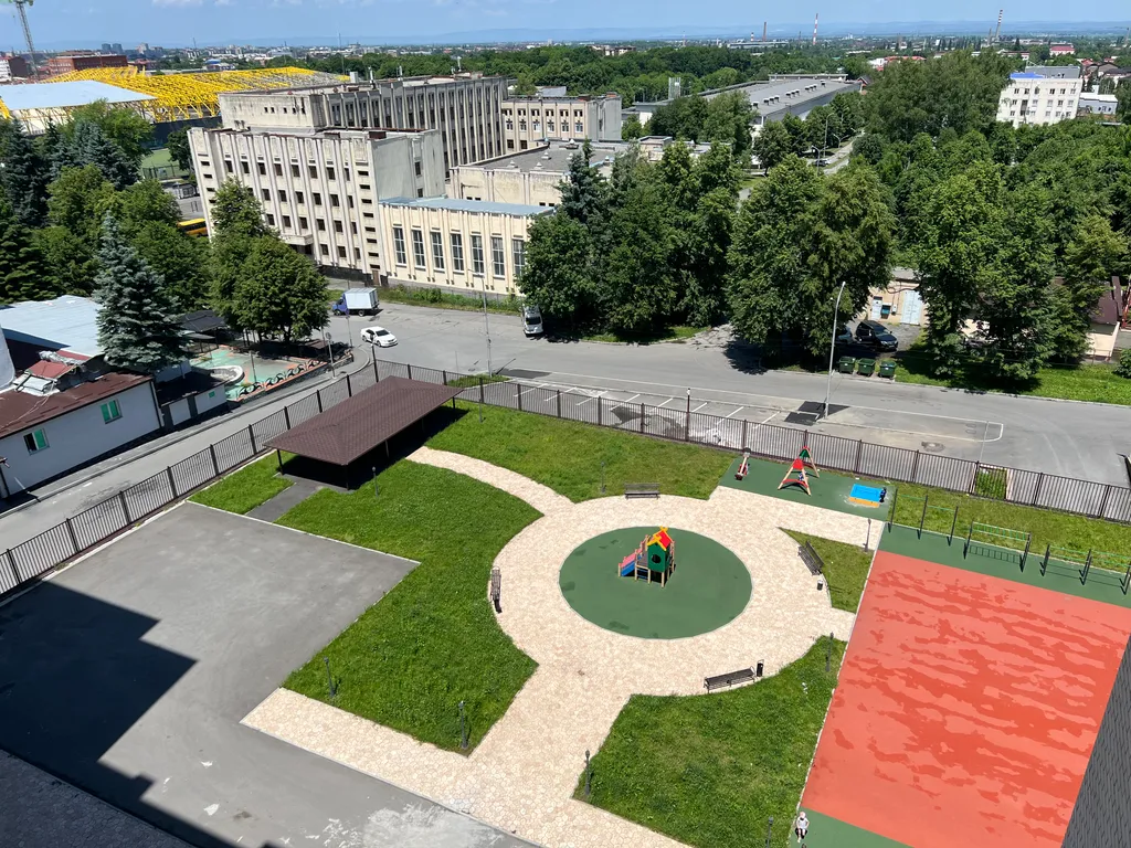 Уютная квартира в центре города с видом на горы