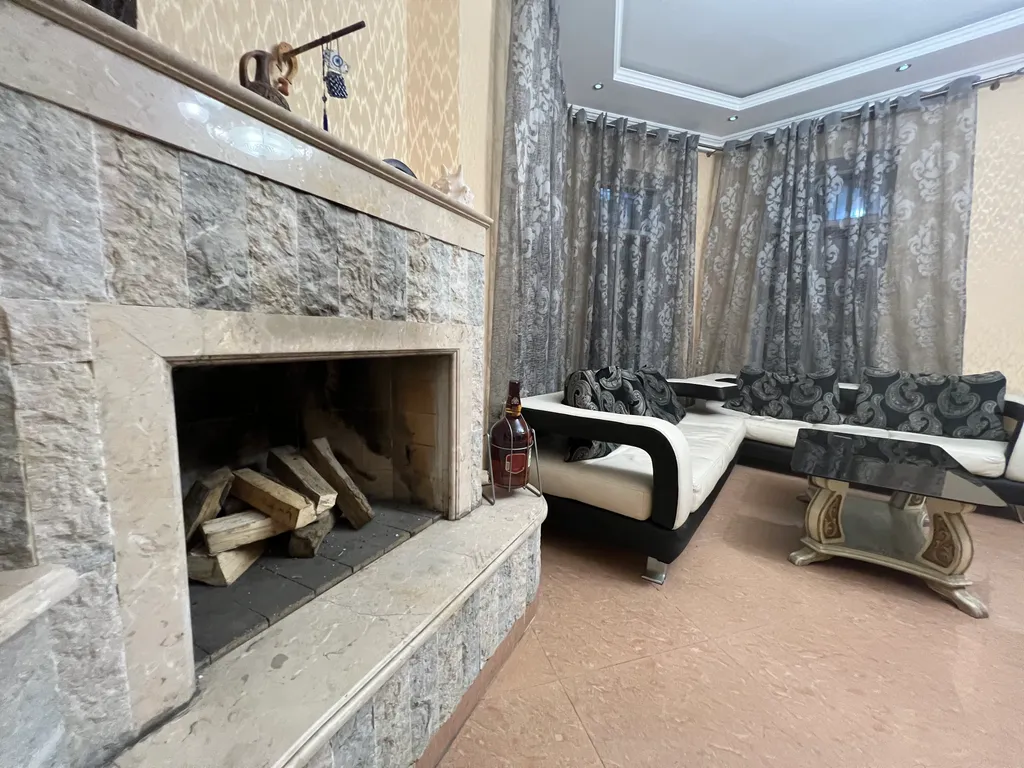 Большой дом в 10 метрах от моря