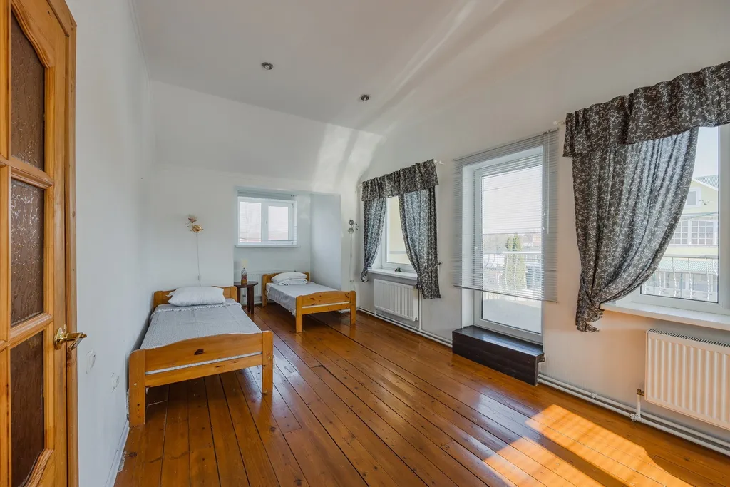 Дом с бассейном и сауной