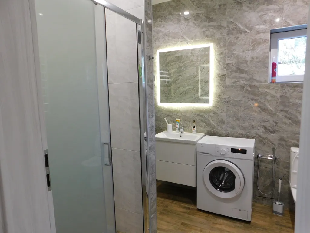 Двух этажный дом, в тихом районе