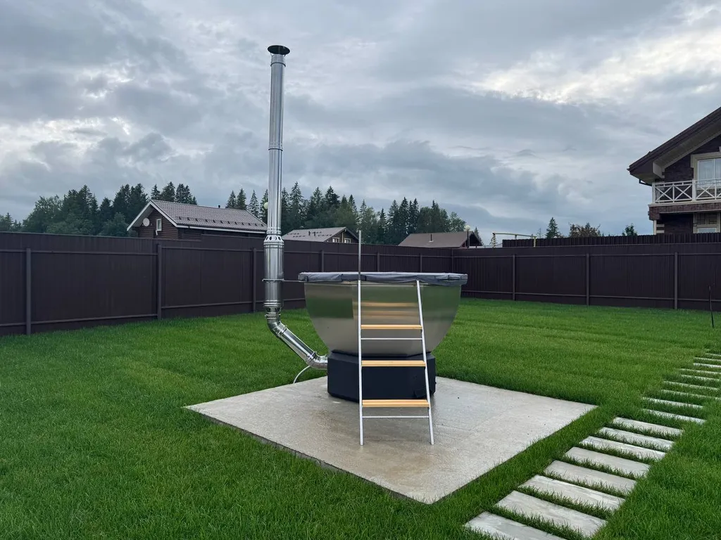 Дом у озера с чаном