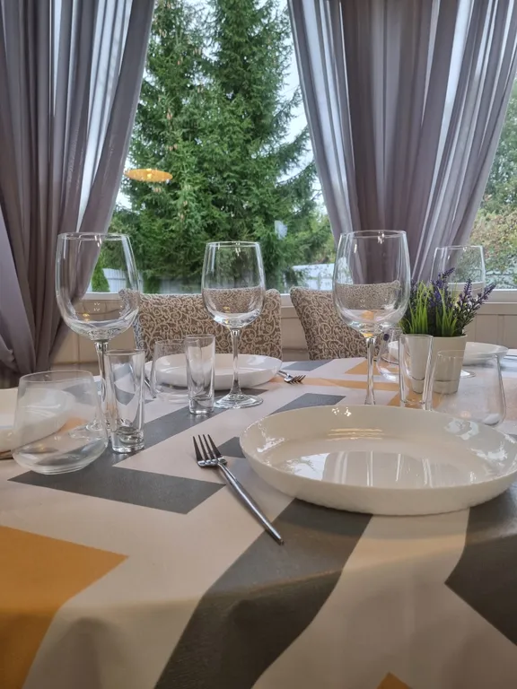 Коттедж Уютный загородный дом с большой гостиной — Стеклянный