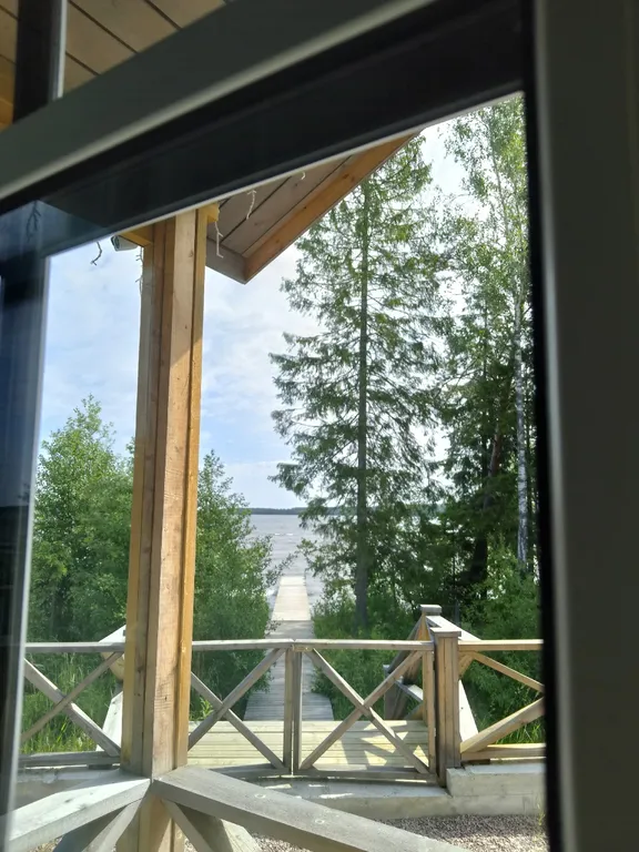 Дом на берегу озера