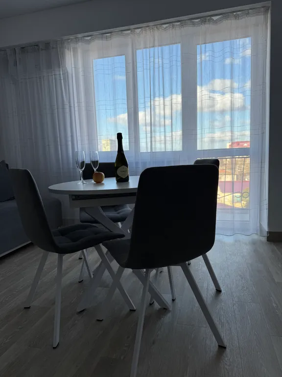 Просторная светлая квартира рядом с морем