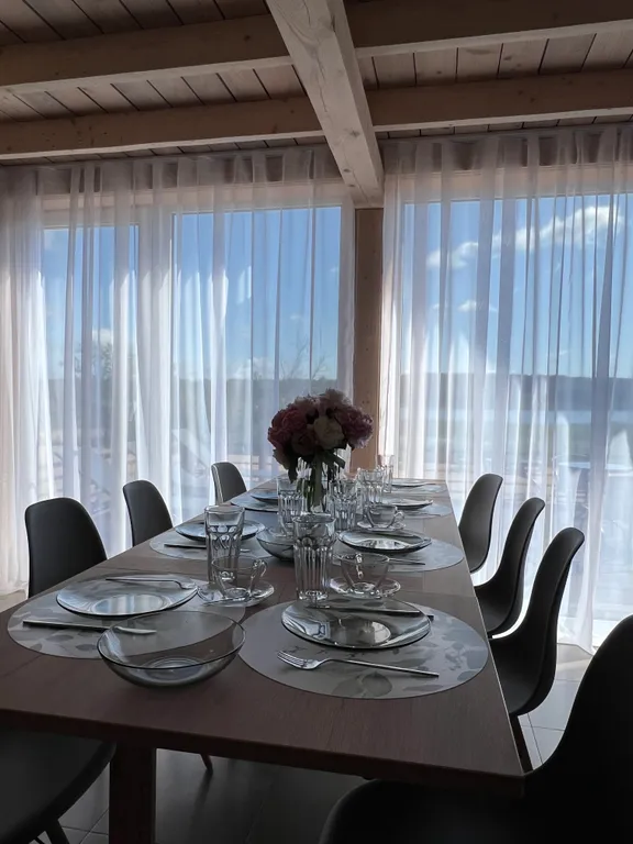 Коттедж Вилла с сауной на берегу и прямым видом на Правдинское озеро — Правдино