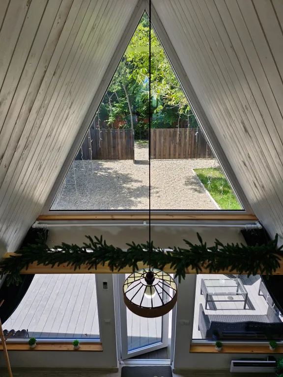 Домик с видом на лес