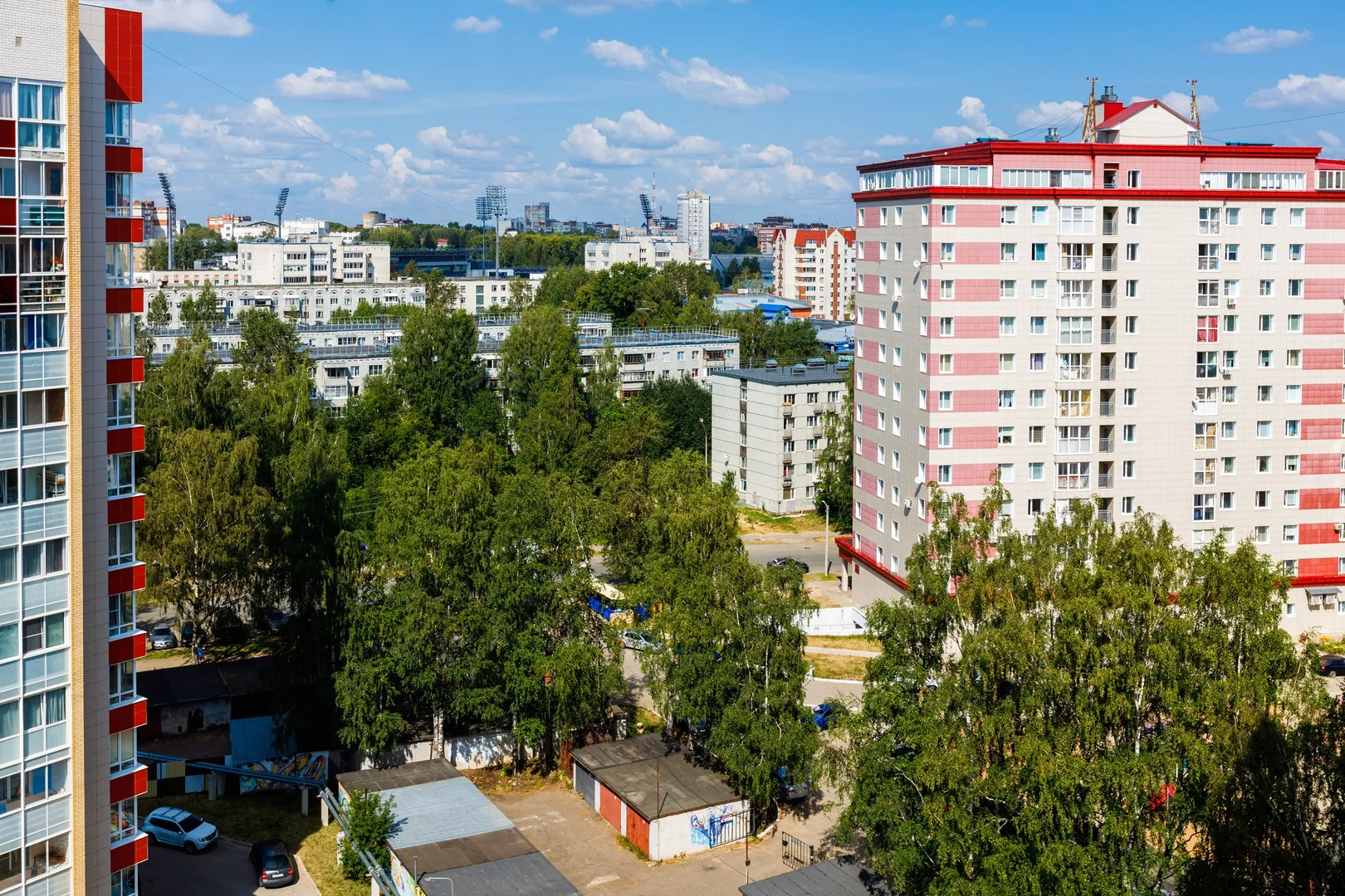 Вид с общедомового балкона на этаже