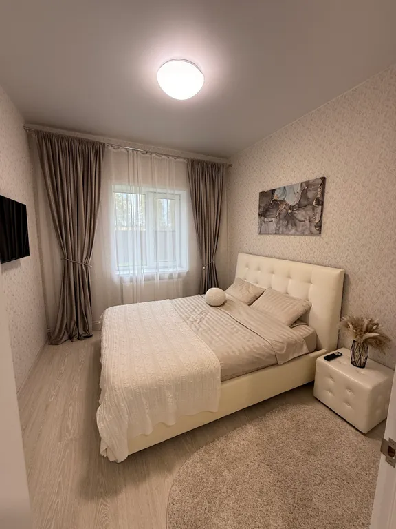 Дом на берегу реки с баней