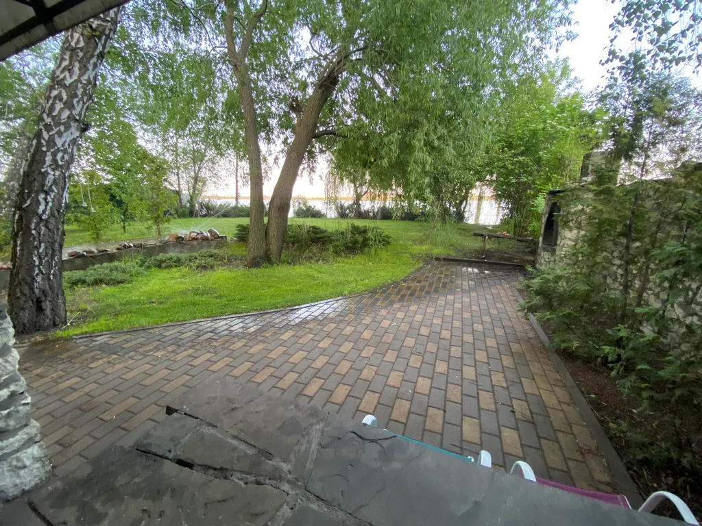 Дом на берегу водохранилища